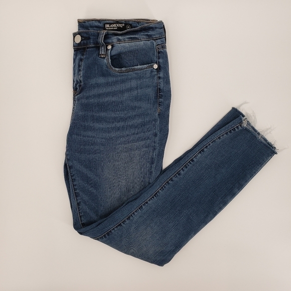 Blank NYC The Reade Crop Denim Skinny in News Worthy - Picture 6 of 9